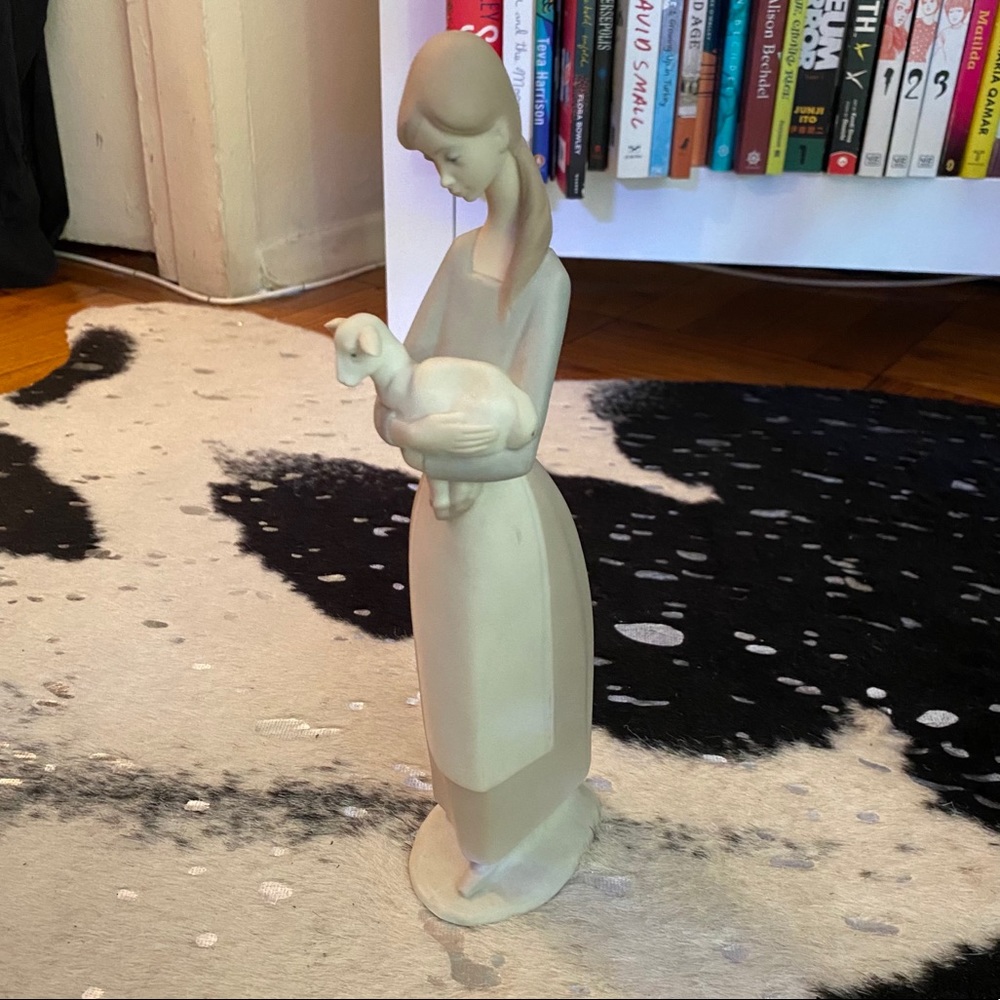 Vintage Lladro Girl Holding Lamb Small Statue